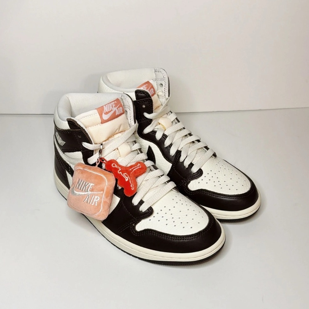 Nike Air Jordan 1 Retro High OG Light Madder Root (W Size 7.5)